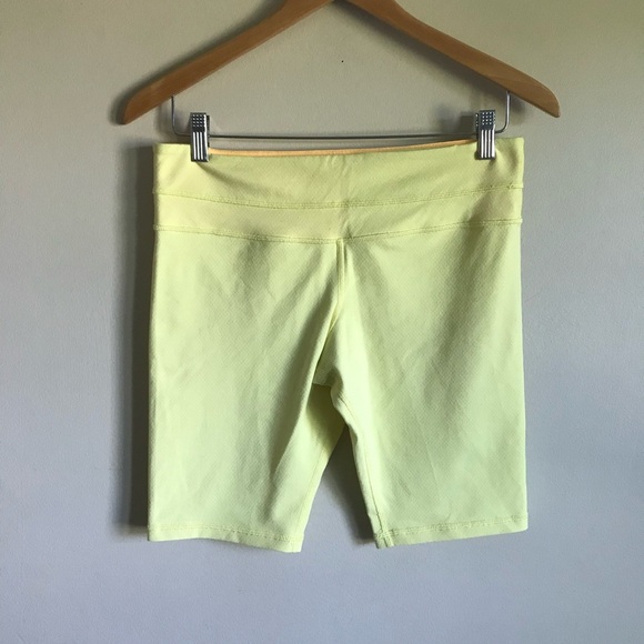 Rare Lululemon Bike Shorts 10” Solid Yellow Luon Size 8 Tall Medium - Picture 1 of 6